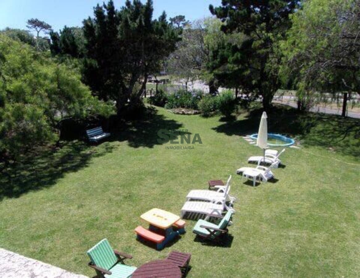 Venta y alquiler de casa en la Mansa, 4 dormitorios, 4 baños, cerca del mar.