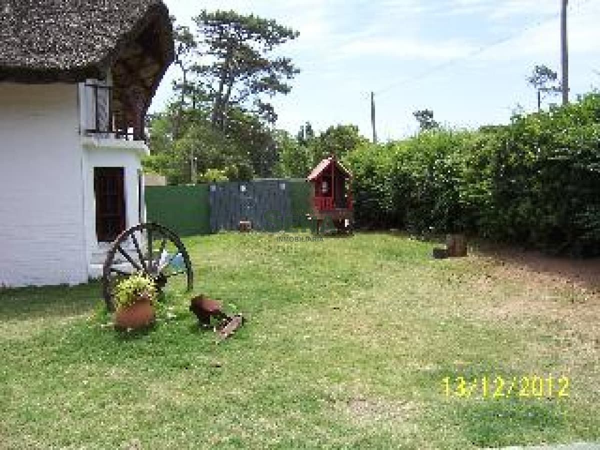 Venta de casa en PINARES, 3 dormitorios, 2 baños. cerca del mar
