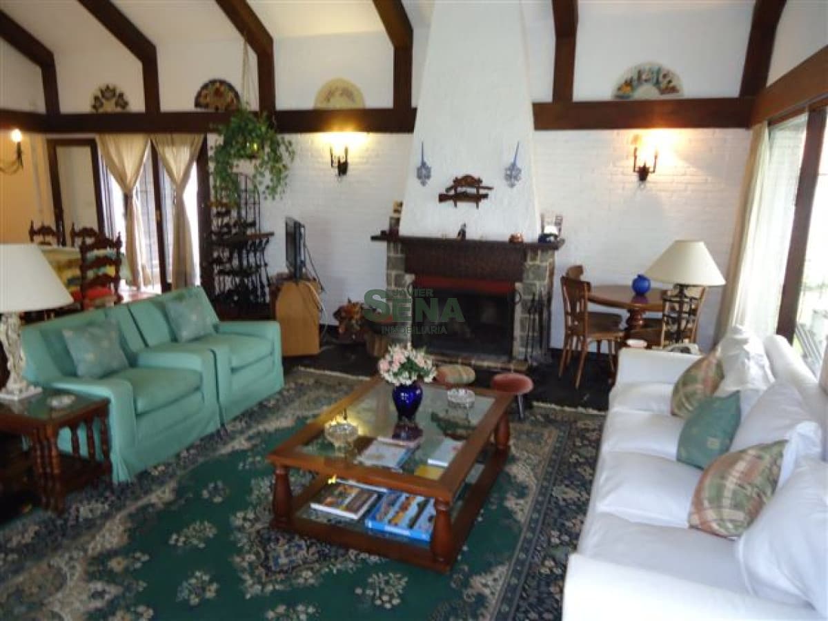Venta de casa en la Mansa, 4 dormitorio, lindo lugar y buena construccion a pasos del mar