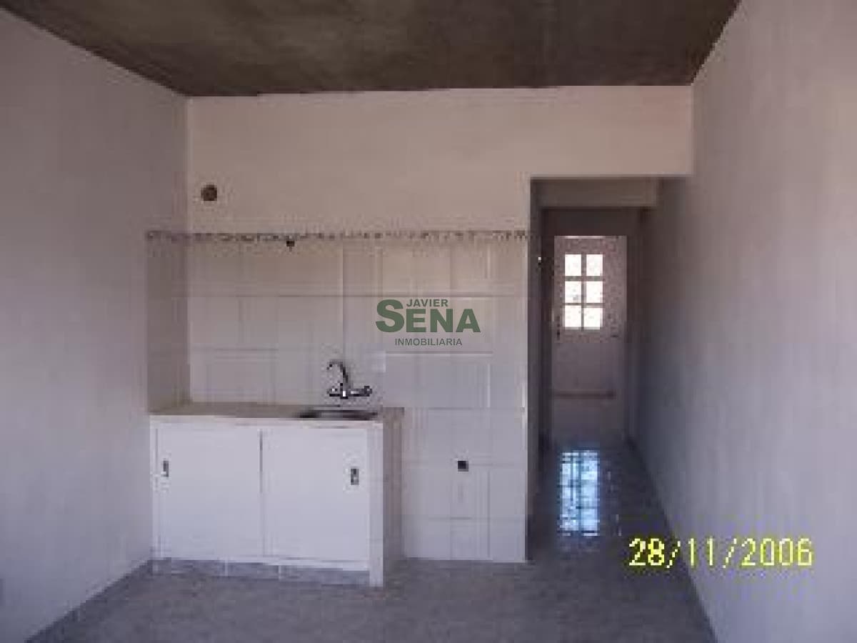 Alquiler en San Fernando, planta Alta, 2 dorm y medio, baño, patio-parrilla.