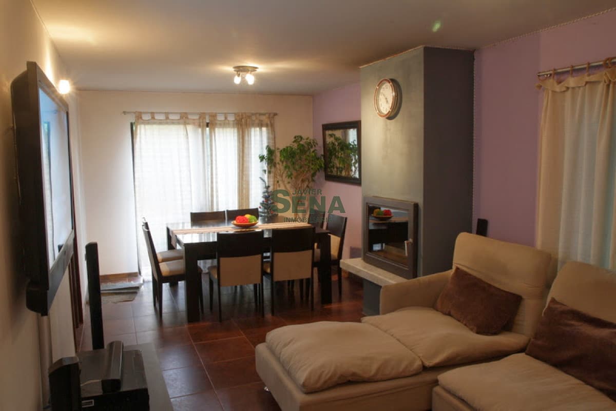 Alquiler de casa en Cantegril, 4 dormitorios, 4 baños, con parques y jardines