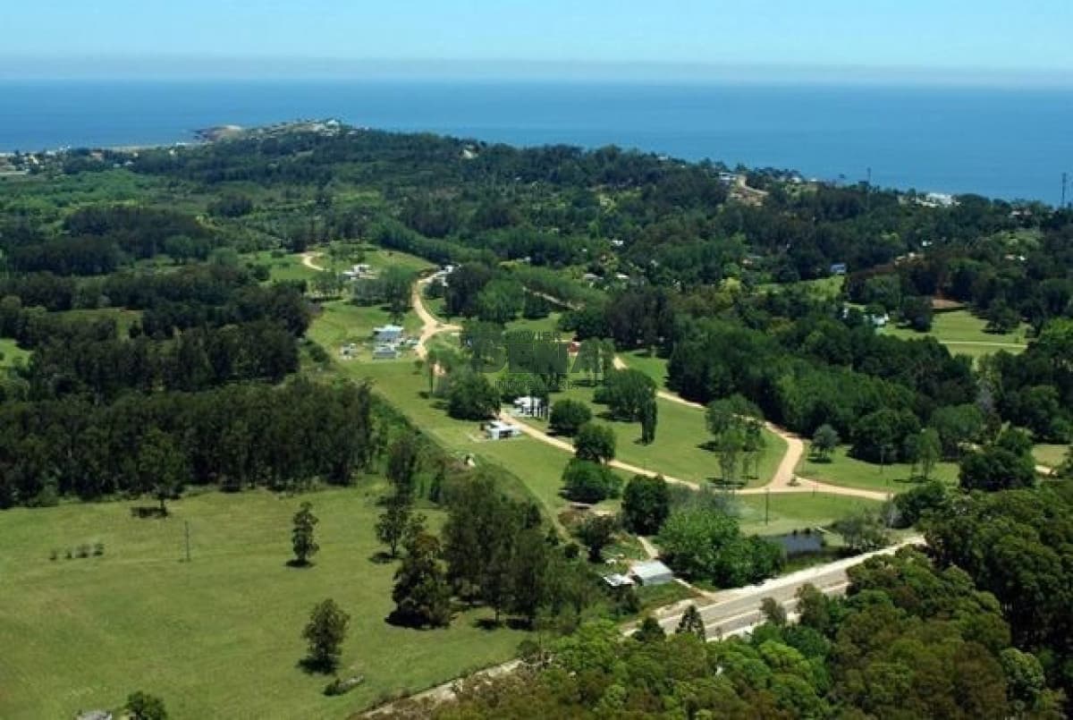 Venta de casa en Punta Ballena, 3 dormitorios, 2 baños, todos los servicio