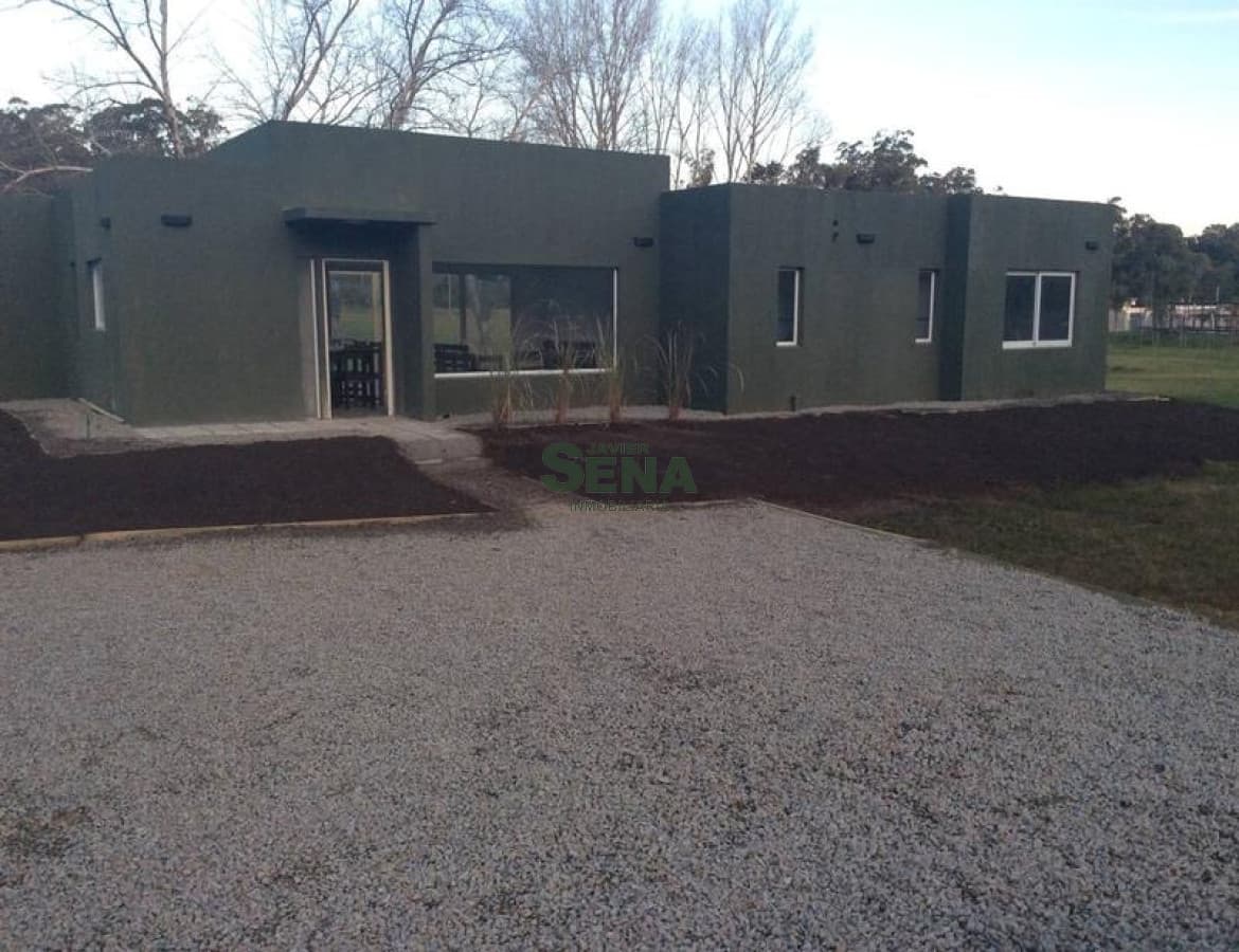 Venta de casa en Punta Ballena, 3 dormitorios, 2 baños, todos los servicio