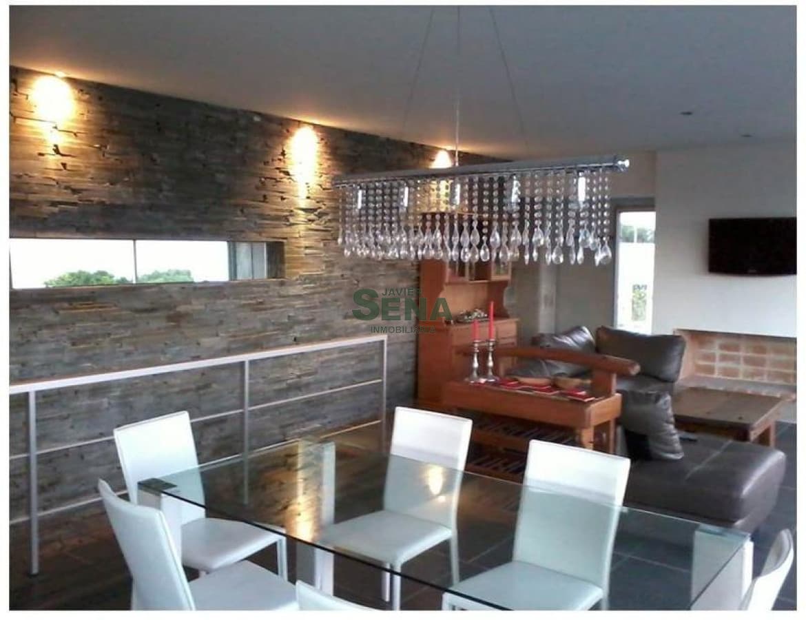 Venta de casa en Manantiales, 3 dormitorios, 3 baños, cerca del Mar.