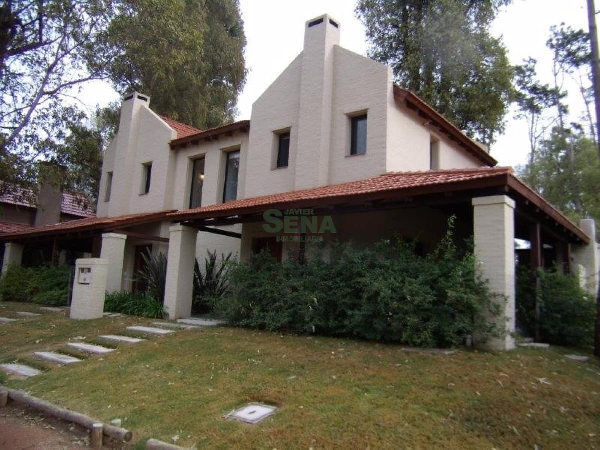 Venta y alquiler de casa en Pinares, lindo complejo, 2 dormitorios, 2 baños..