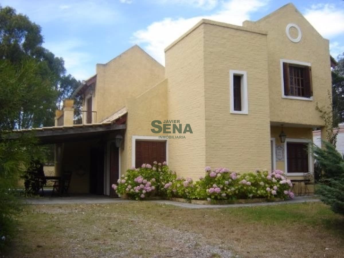 Venta en La Barra, 3 dormitorios, 3 baños muy linda, se permuta.  se alquila verano