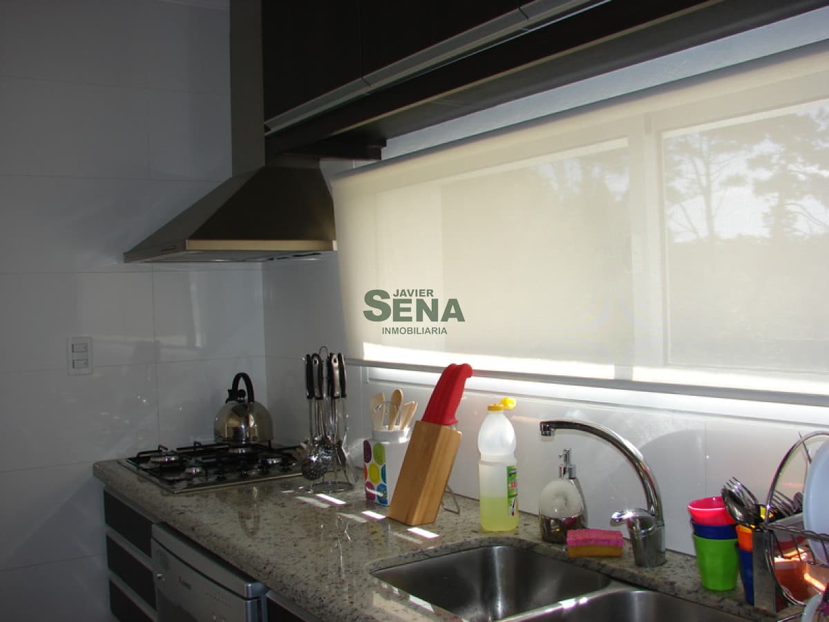 Venta y alquiler en Rincon del Indio, Gran chalet de 5 dormitorios, 5 baños, pileta.