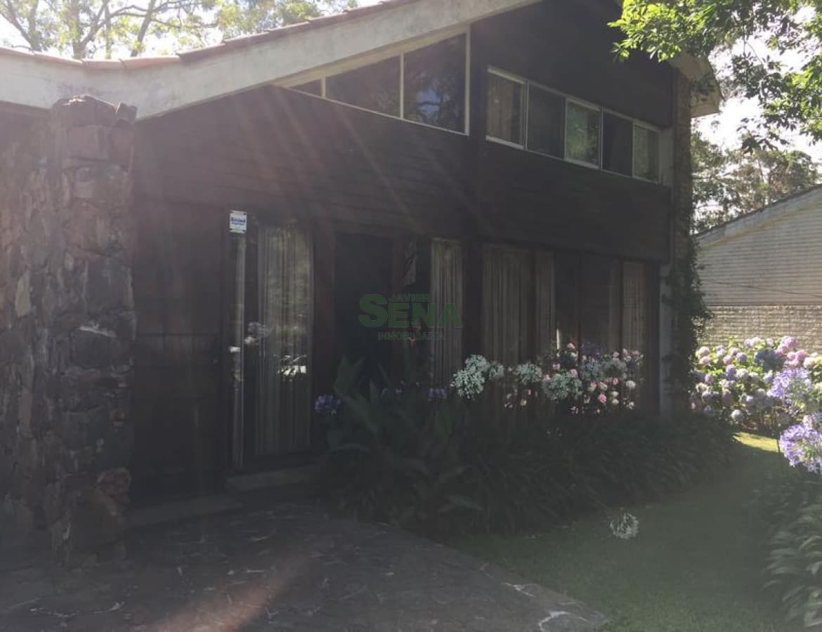Venta y alquiler de casa en la Mansa, 2 dormitorios 2 baños, lindo lugar cerca del mar.