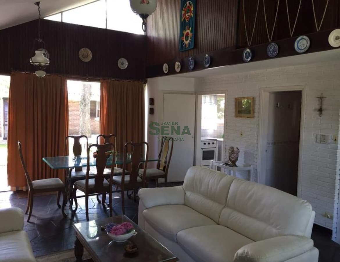 Venta y alquiler de casa en la Mansa, 2 dormitorios 2 baños, lindo lugar cerca del mar.