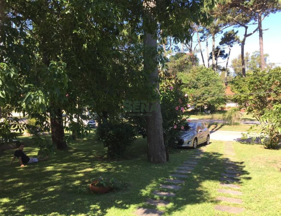 Venta y alquiler de casa en la Mansa, 2 dormitorios 2 baños, lindo lugar cerca del mar.