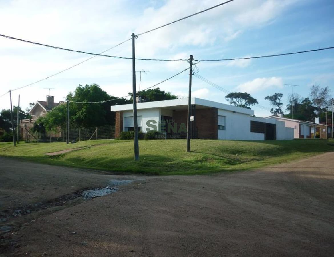 Venta en Playa Hermosa, Piriapolis, 2 Dormitorios, 540M2 tierra