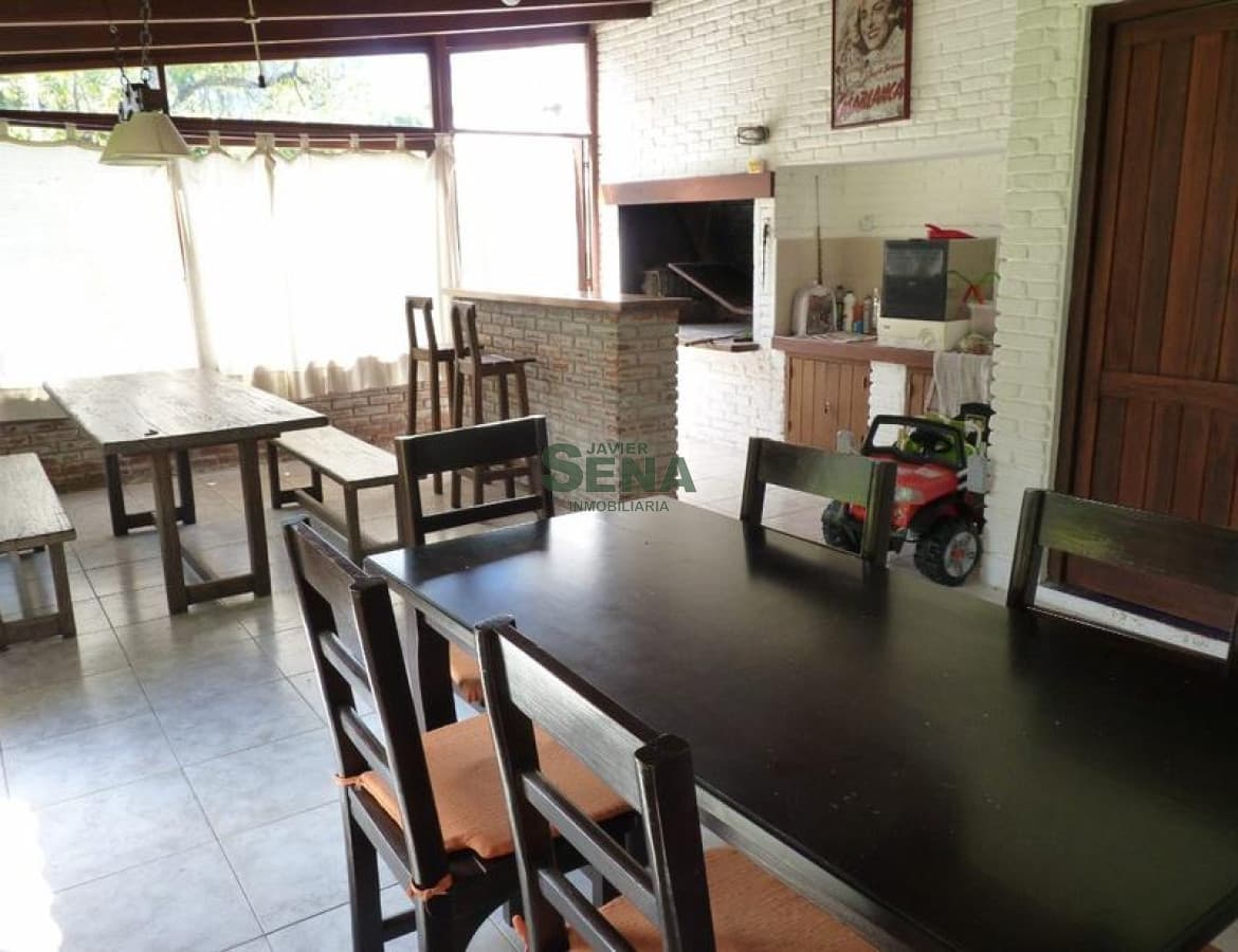 Alquiler de CASA AMPLIA CERCA DE TODO. 3 DORMITORIOS, 4 baños, piscina.
