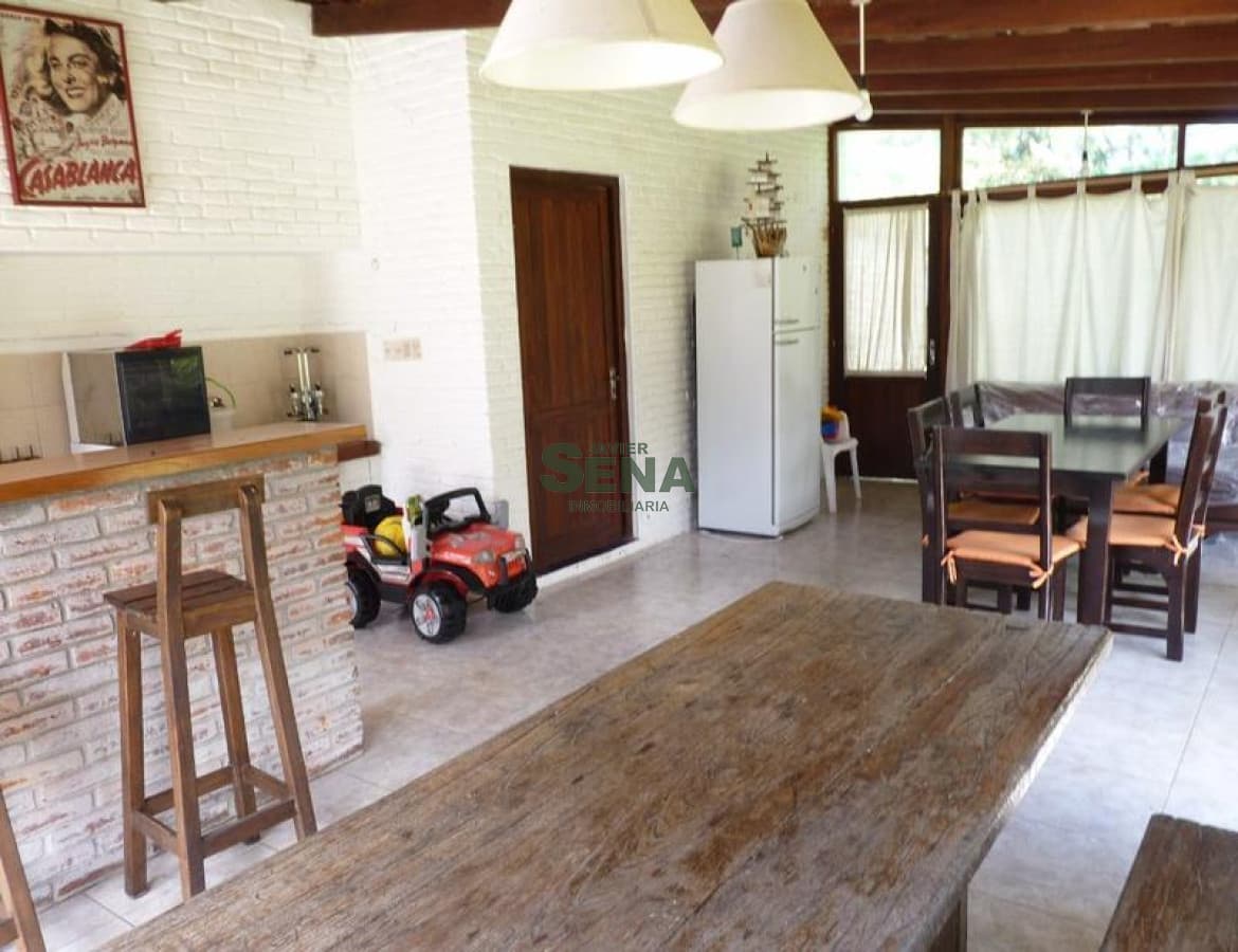Alquiler de CASA AMPLIA CERCA DE TODO. 3 DORMITORIOS, 4 baños, piscina.