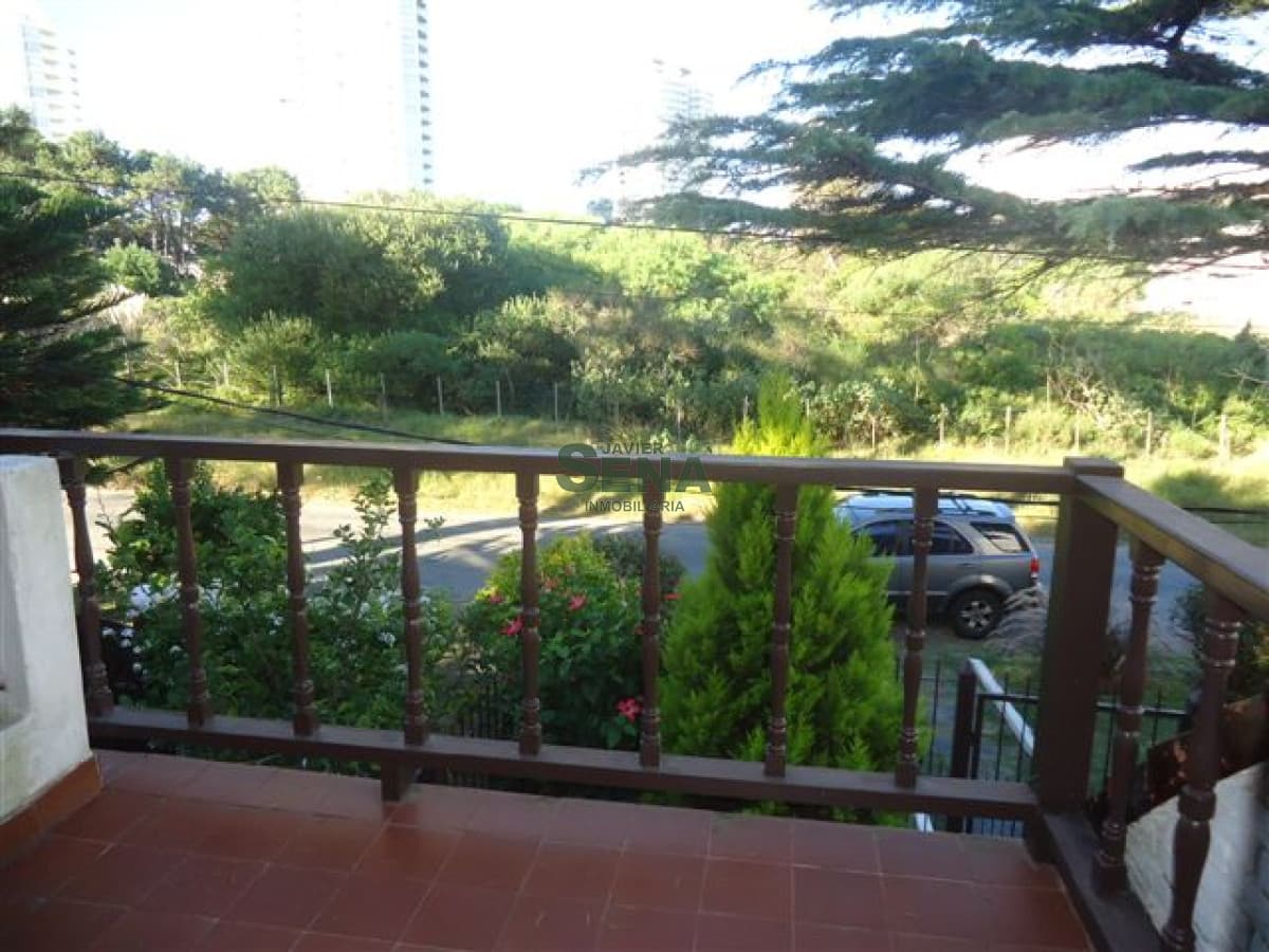 Venta de casa en la Brava, 3 dormitorios, 2 baños, gran chalet, con barbacoa.