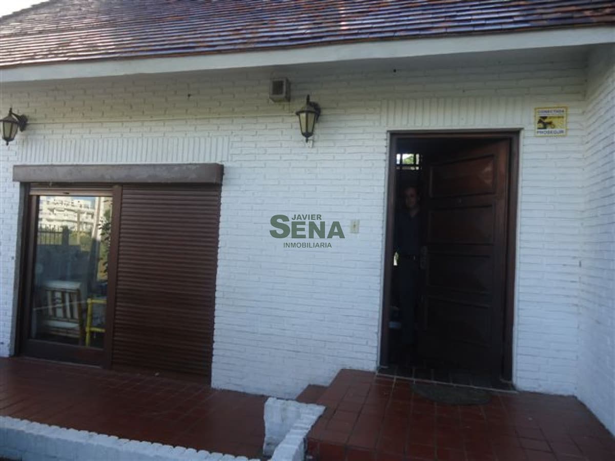 Venta de casa en la Brava, 3 dormitorios, 2 baños, gran chalet, con barbacoa.