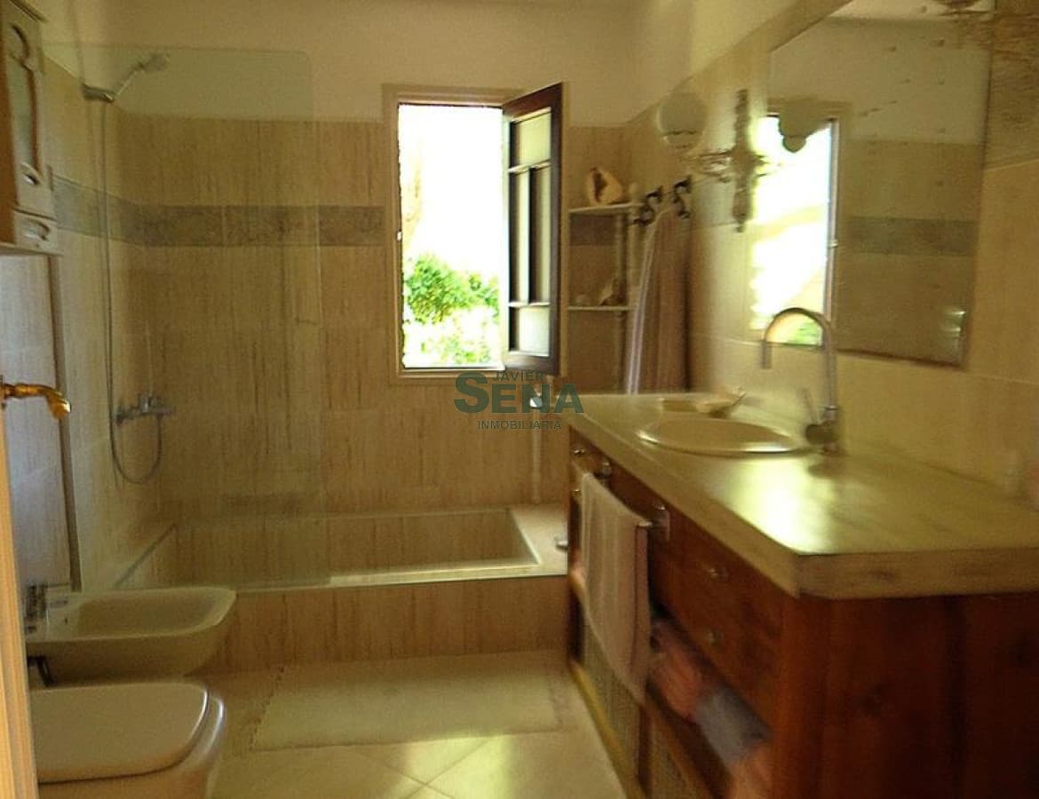 Venta y alquiler de casa en la La Barra, 4 Dormitorios y amplios Ambientes
