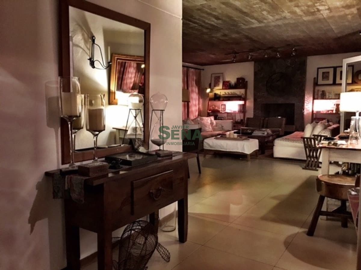 Venta y alquiler  de casa en la Brava y Mansa, 3 Dormitorios, 2 baños,  cerca de los colegios.