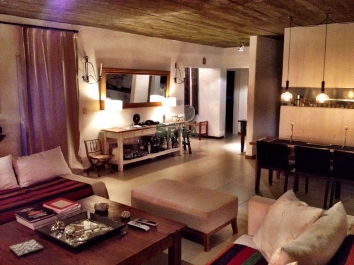 Venta y alquiler  de casa en la Brava y Mansa, 3 Dormitorios, 2 baños,  cerca de los colegios.