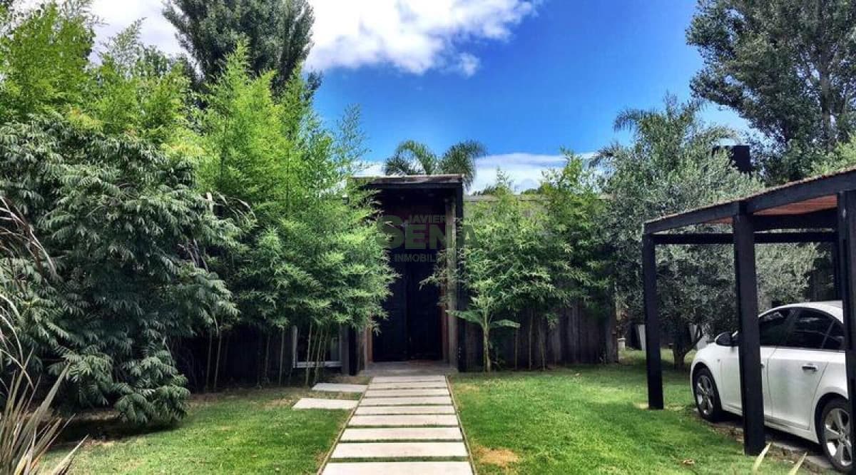 Venta y alquiler  de casa en la Brava y Mansa, 3 Dormitorios, 2 baños,  cerca de los colegios.