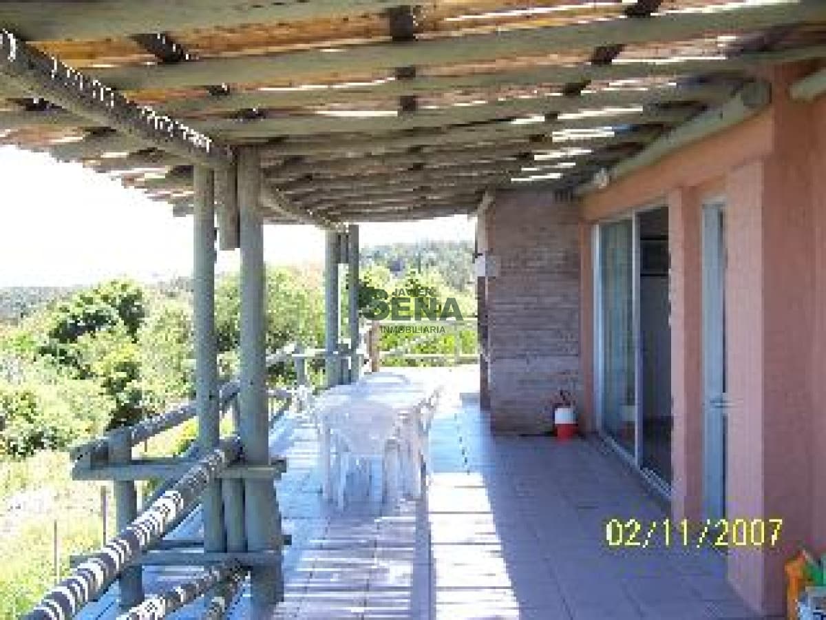 Venta de Chalet en PUNTA BALLENA, 3 dormitorios, 2 baños, se permuta.