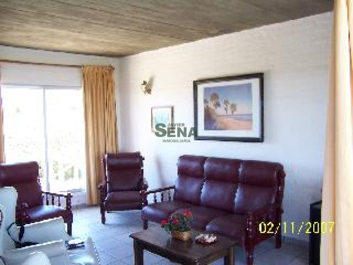 Venta de Chalet en PUNTA BALLENA, 3 dormitorios, 2 baños, se permuta.