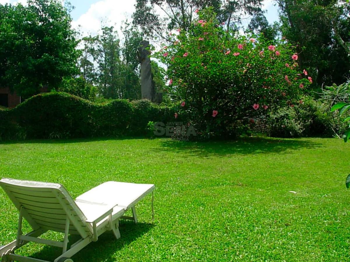 Venta y alquiler Casa en Pinares, 4 Dormitorios,  3 Baños, parque, cerca del Mar