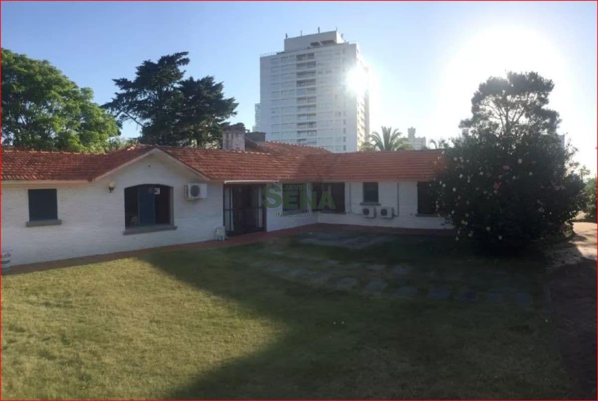 Alquiler de casa en la mansa, 4 dormitorios, 3 baños, precioso lugar cerca del mar.