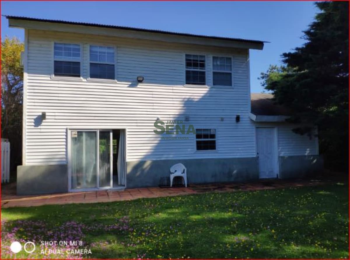 Venta y alquiler en Rincon del Indio, 3 dormitorios, 2 baños, piscina, buen parque.