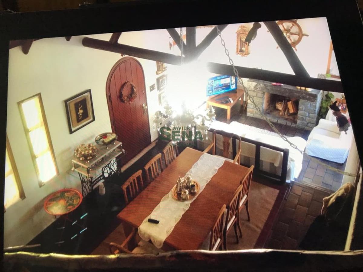 alquiler de casa en pinares, muy linda casa de 3 dormitorios, 2 baños, buen parque.
