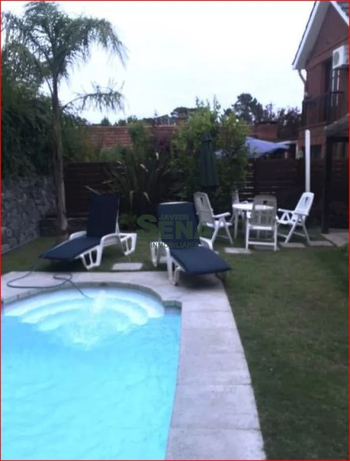 Alquiler de casa en Jardines de Cordoba, 2 dormitorios, baño, piscina.