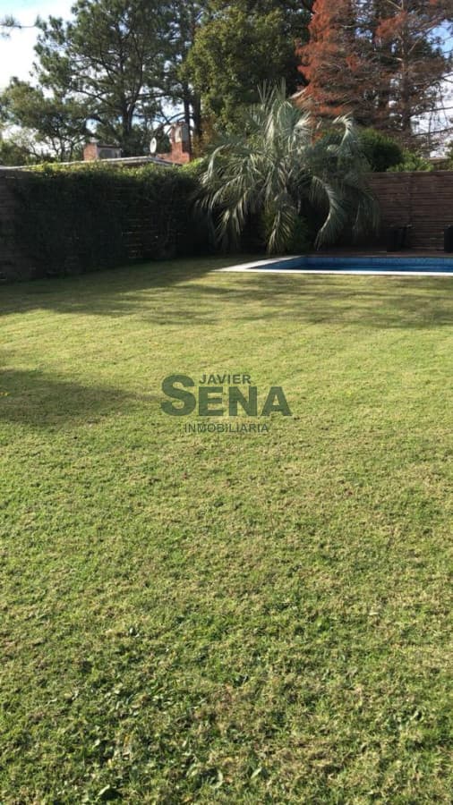 alquiler de casa en pinares, muy linda casa de 3 dormitorios, 2 baños, buen parque.