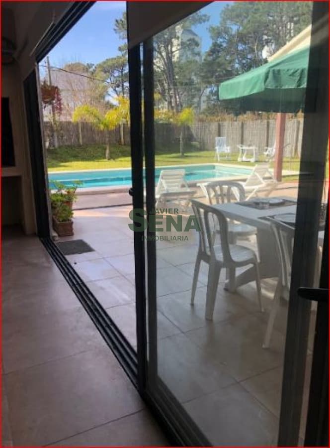 Alquiler de casa en la mansa, 5 dormitorios, 5 baños, piscina, cerca del mar, buena casa.
