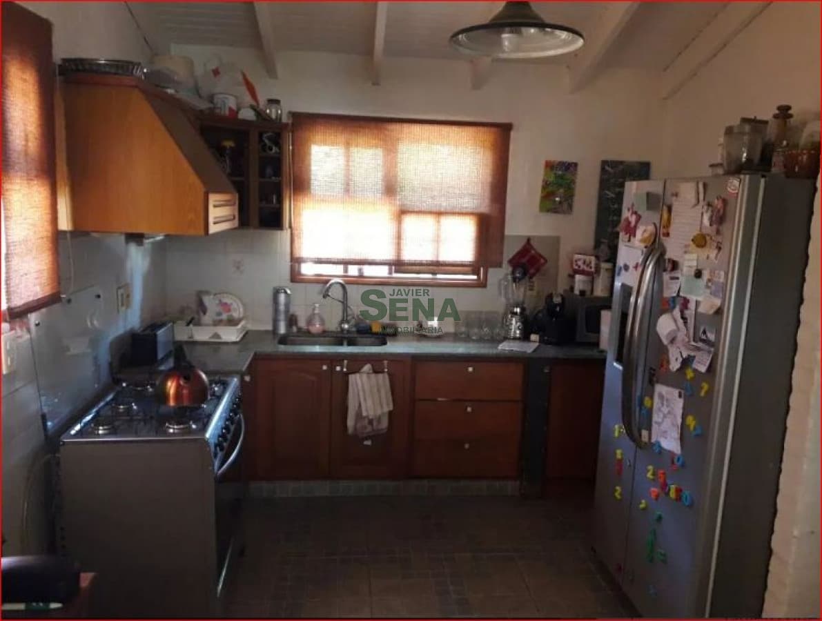 Alquiler de casa en Jardines de Cordoba, 2 dormitorios, 2 baños, lindo parque.-