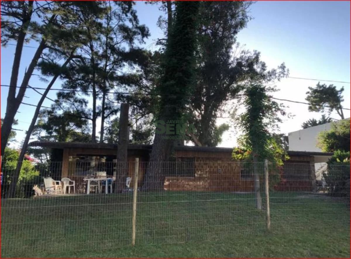 Alquiler de casa en la Mansa, 3 dormitorios, 2 baños, lindo parque,.