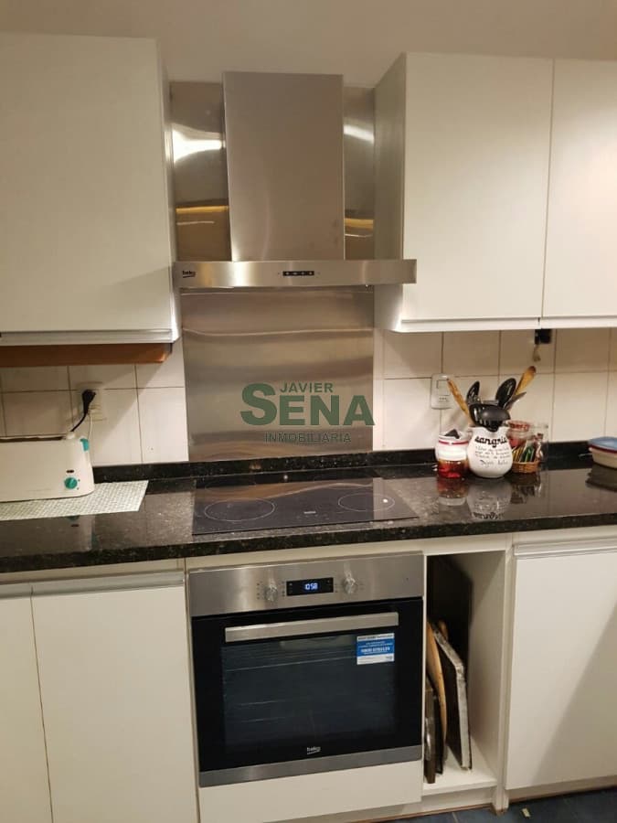 Venta y alquiler en Pinares, a 2 cuadras del Mar, 6 Dormitorios, gran parque.