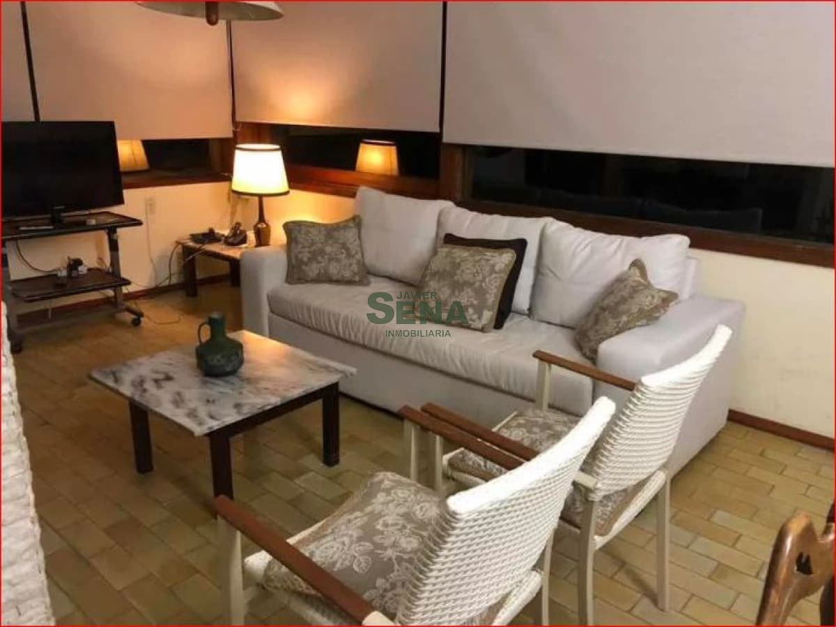 Alquiler de casa en la Mansa, 3 dormitorios, 2 baños, lindo parque,.