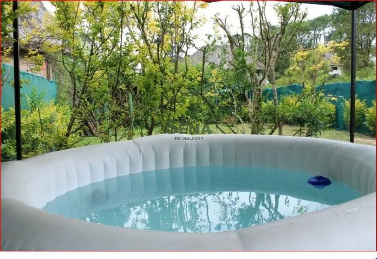 Alquiler de casa en Pinares, 2 dormitorio, 2 baños, piscina, cerca del mar.