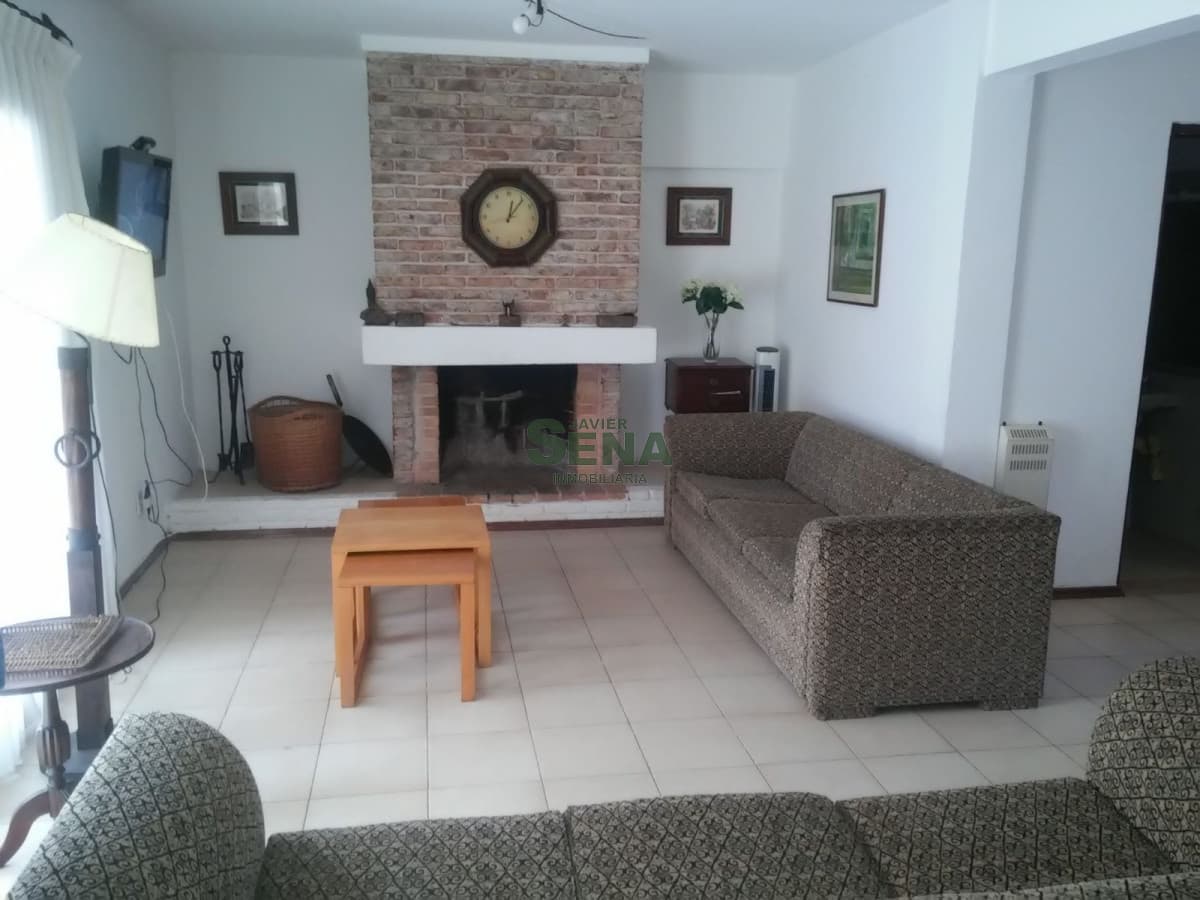 Alquiler casa en la Mansa, 3 dormitorios, 2 baños, muy buen lugar.