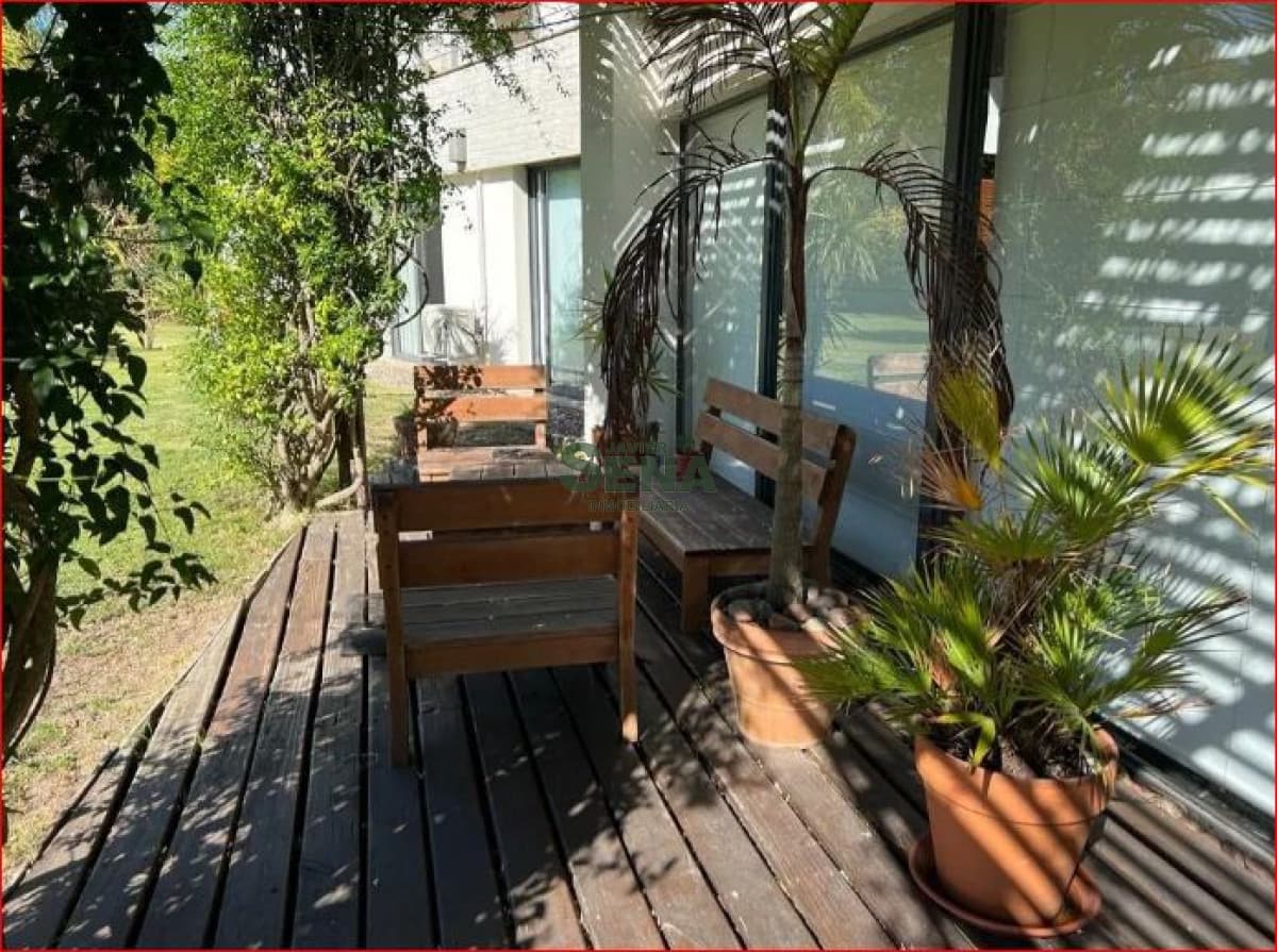 Alquiler de casa en Brio Marly, 4 dormitorios, 4 baños, lindo parque y buen entorno.