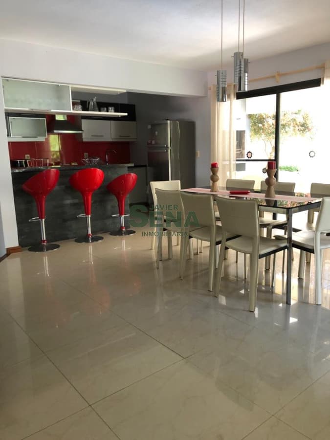 Alquiler de casa en Solanas, 4 dormitorios, 3 baños, piscina, lindo parque, vivgilancia.