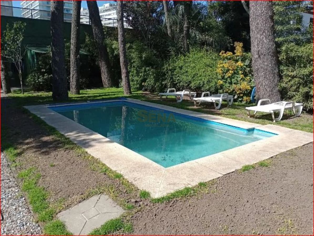 Alquiler y venta en la Mansa, 4 dormitorios, 2 baños, piscina, lindo parque.