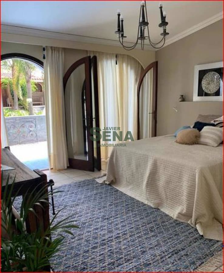 Alquiler de casa en Lugano, 3 dormnitorios, 2 baños, piscina, gran parque, cerca del mar.