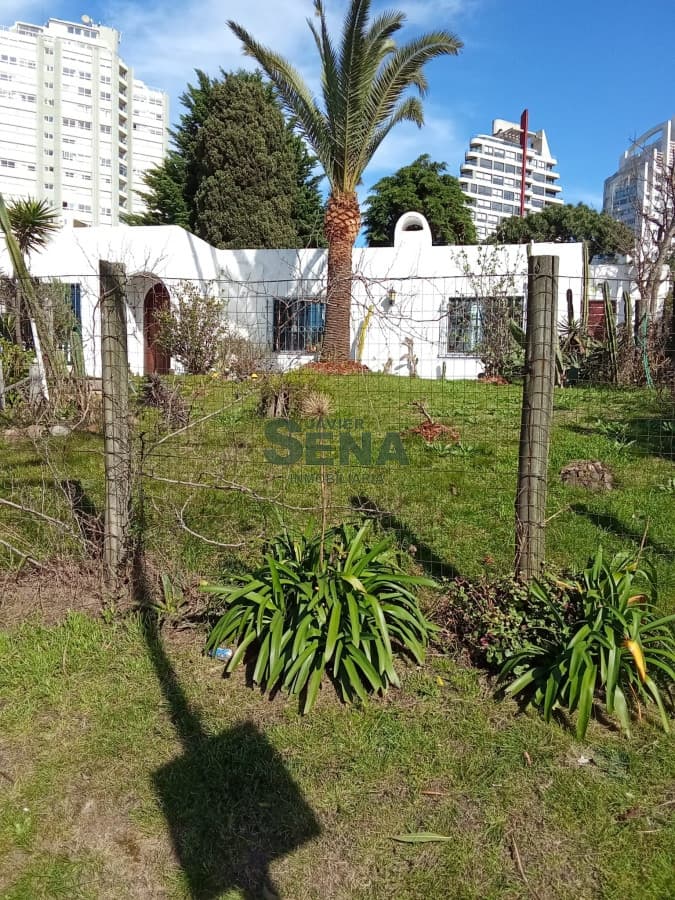 Venta de Casa en Brio Monaco,  3 dormitorios (uno en suite) y 3 baños, con amplio living comedor de 6x4, gran oportunidad en muy buena ubicación