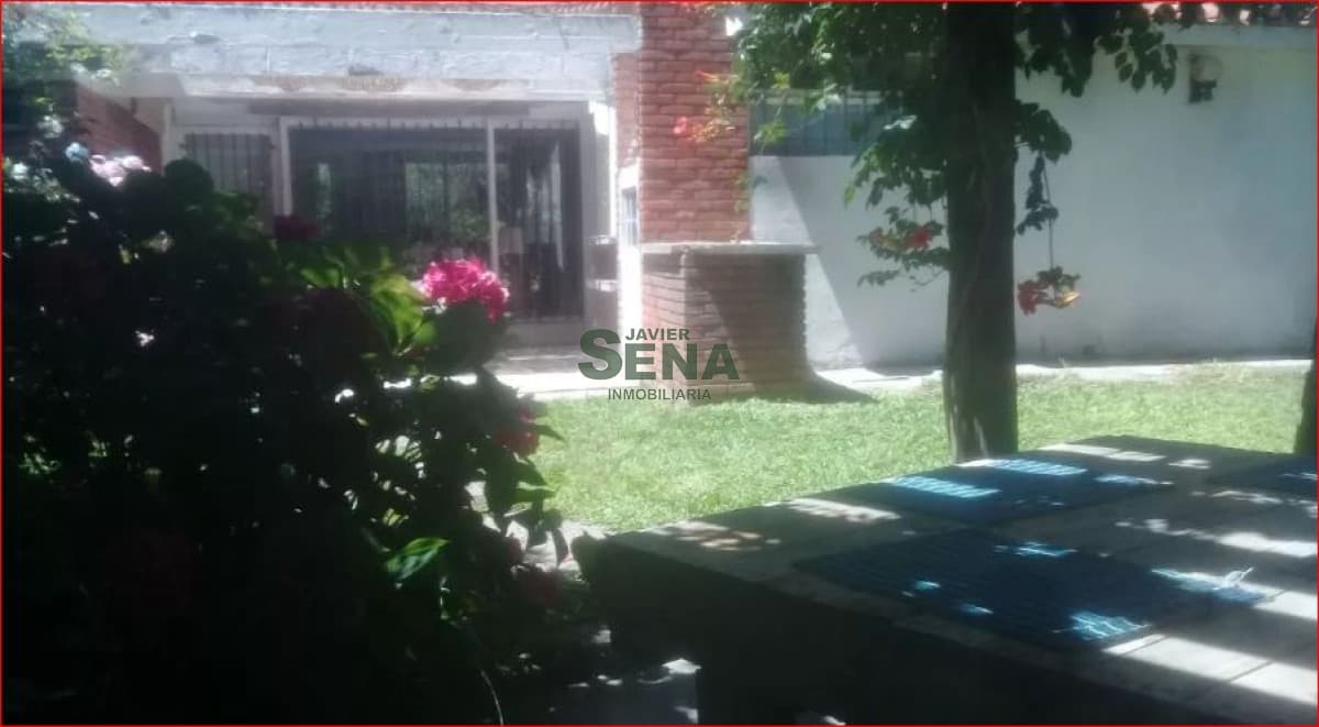 Alquiler de casa en Brio Lugano, 3 dormitorios, 2 baños, lindo parque y cerca del Shopping.