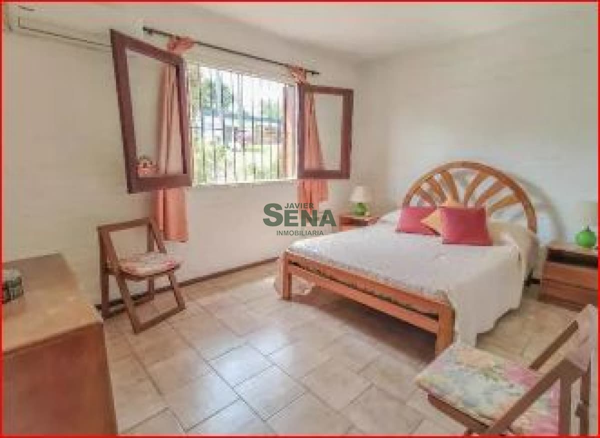 Alquiler de casa en la Mansa, 3 dormitorios, 2 baños, buena construccion.