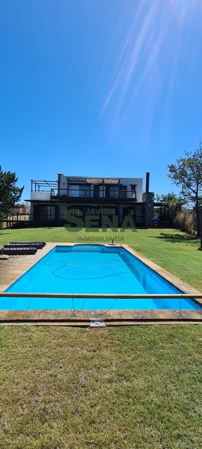 Venta de chalet en Arenas de José Ignacio, 4 dormitorios, 4 baños, pegado al mar.