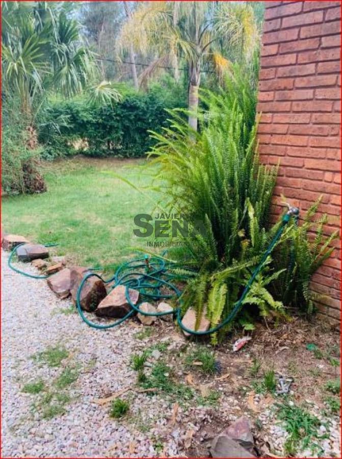 Alquiler de casa en Jardines de Cordoba, 4 dormitorios, 3 baños, buen parque.
