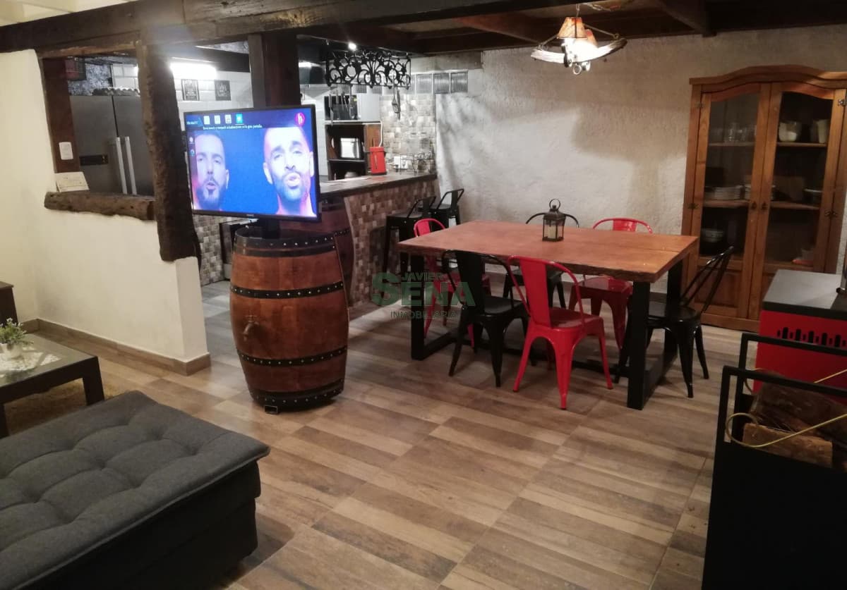 Alquiler de casa en jardines de Cordoba, 2 domitorios, 2 baños, con piscina.