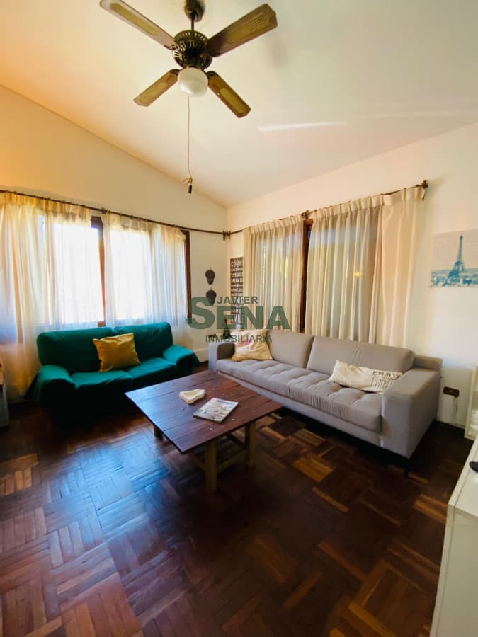 Venta y alquiler de casa en la Loma, 3 dormitorios, 2 baños, cerca de todo y para vivir todo el año.