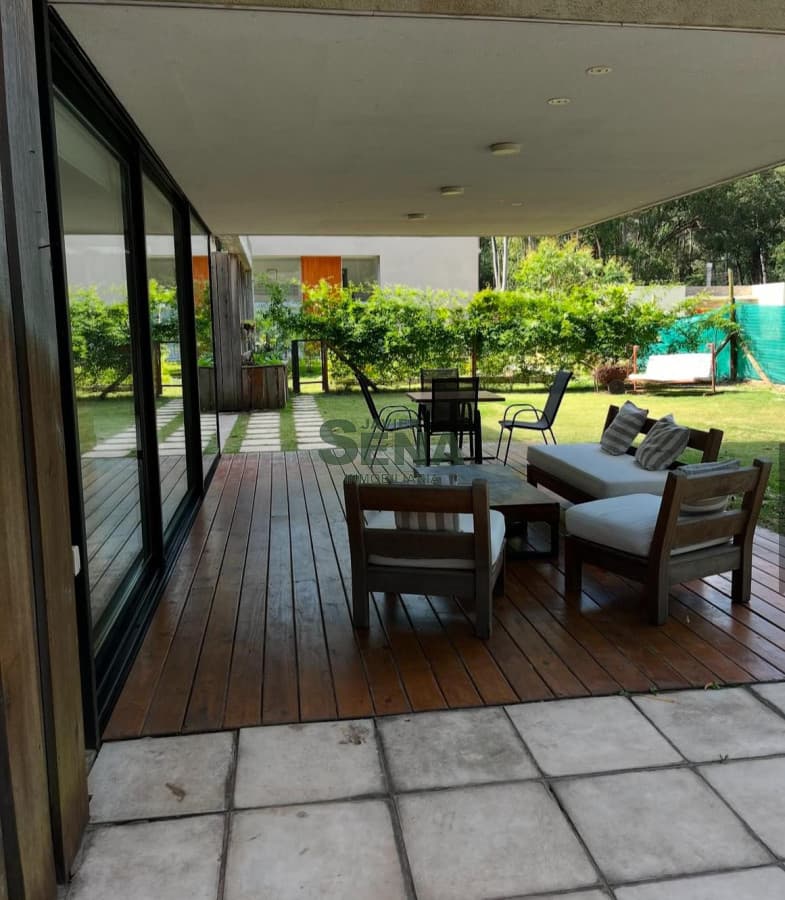 Venta de casa Design Village Solanas, de 5 dormitorios en Solanas con amenities